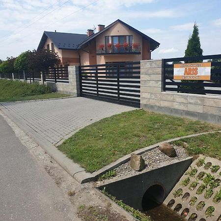 Aris Pokoje Goscinne Wojnicz Exteriör bild