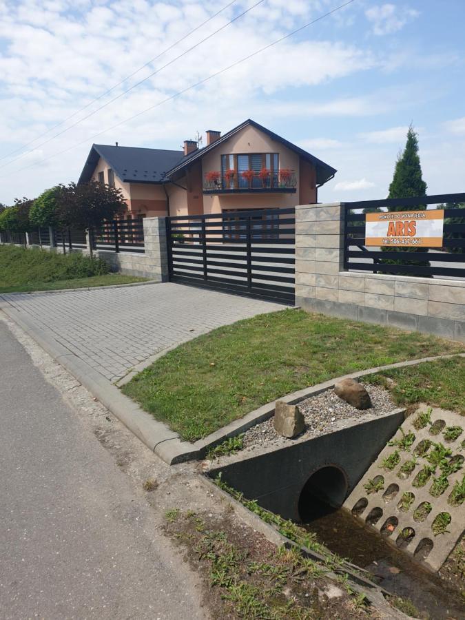 Aris Pokoje Goscinne Wojnicz Exteriör bild