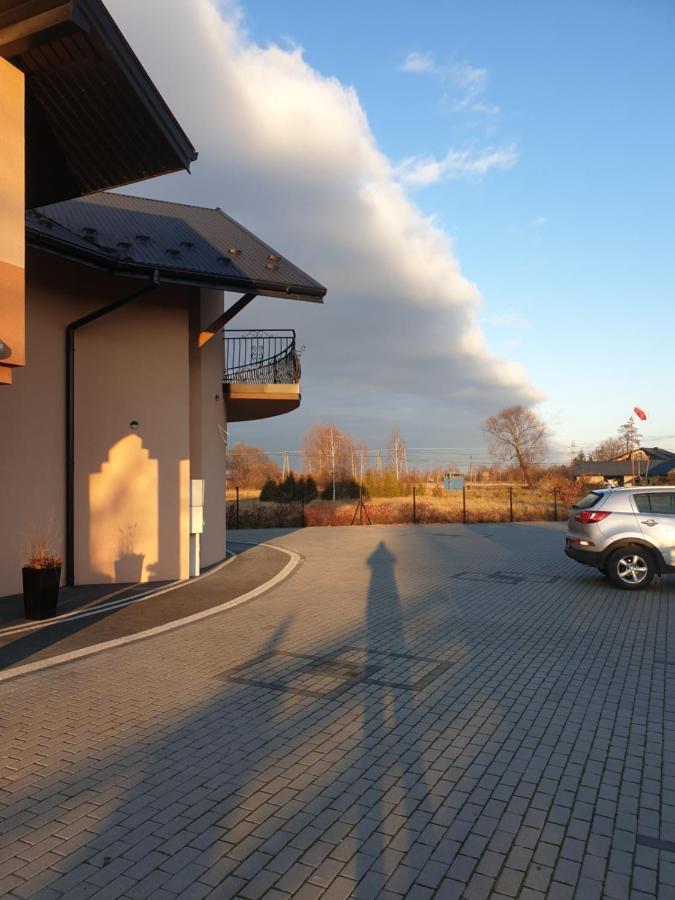 Aris Pokoje Goscinne Wojnicz Exteriör bild