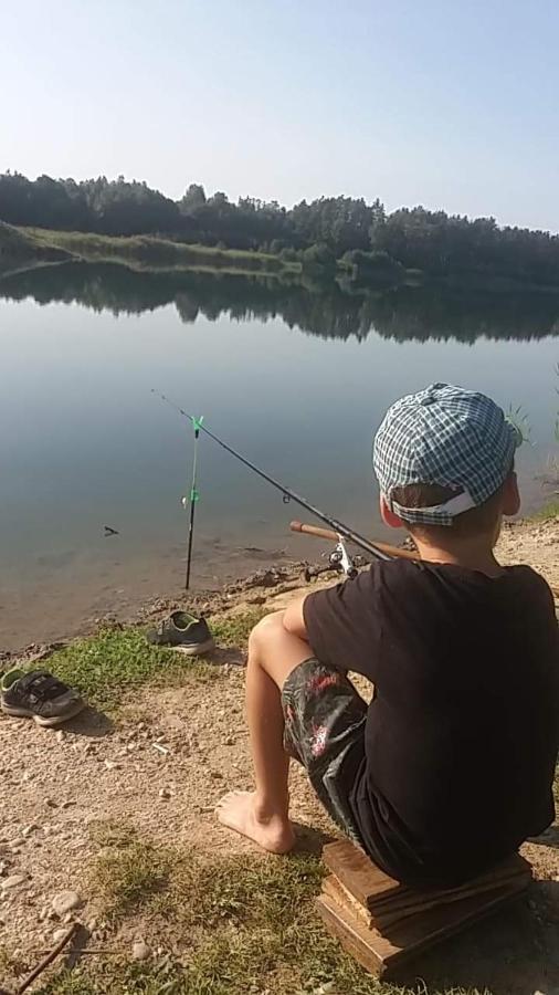 Aris Pokoje Goscinne Wojnicz Exteriör bild