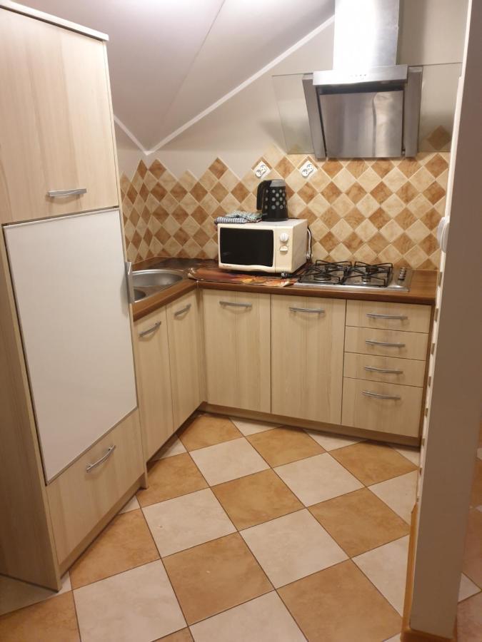 Aris Pokoje Goscinne Wojnicz Exteriör bild